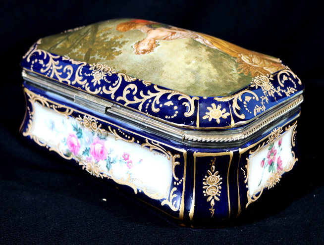 317d - Hand painted porcelain glove box