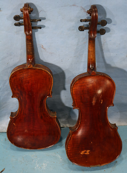 322c - Twin fiddles with bows-24