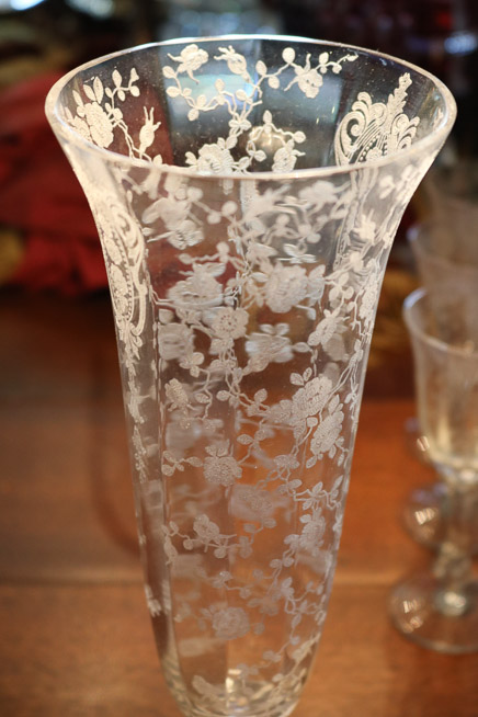 422c - Tall Rosepoint crystal vase on round base