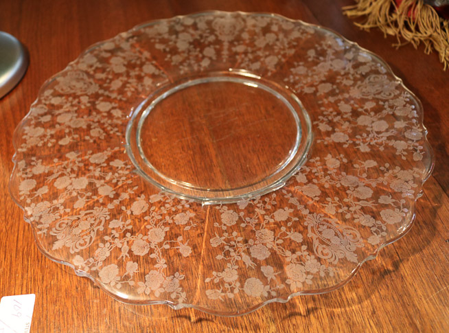 430c - Round scalloped Rosepoint crystal tray