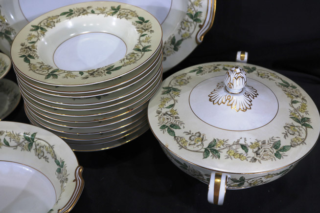 374d - 90 piece set of Noritake china-6