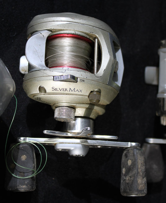 450e - 6 fishing reels, some old casting reels