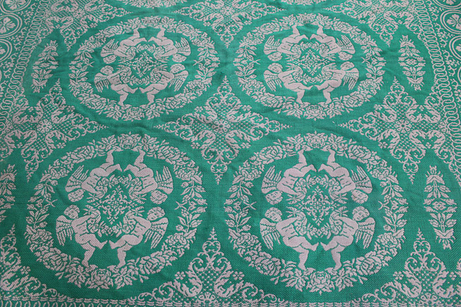 355d - Antique green coverlett, queensize