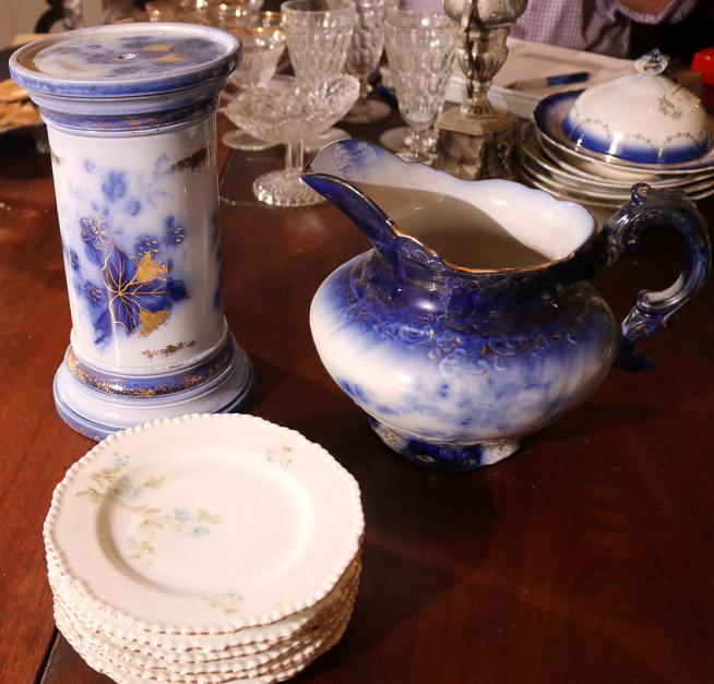 272a - 8 piece miscellaneous porcelain items