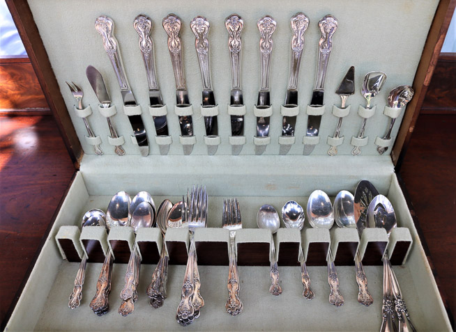 279a - Set of Silver-plate Flatware in wooden case