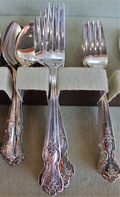 279b - Set of Silver-plate Flatware in wooden case