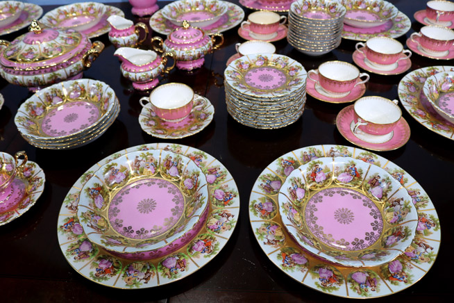 024c - Beautiful 108 piece set of Carlsbad China-9