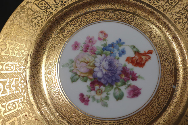 207c - 8 Bavaria hand painted 10.5 in. plates