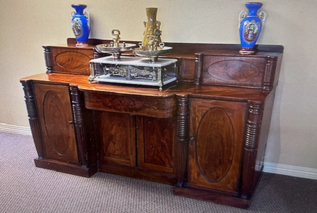 086a - Mahogany English sideboard with column front