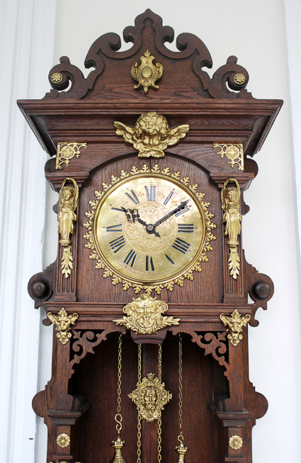 037b - A Good 19th Century Austrian oak clock